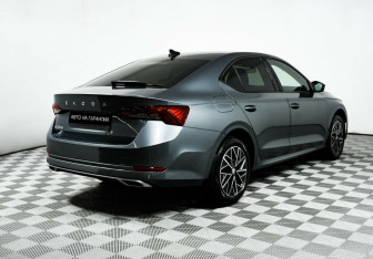 Подержанный автомобиль Skoda Octavia Liftback 2021 года (5 фото)
