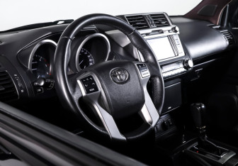 Подержанный автомобиль Toyota Land Cruiser Prado 2016 года (15 фото)