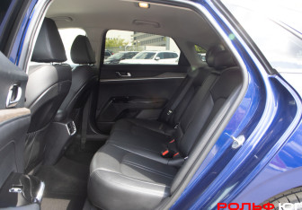 Подержанный автомобиль Kia K5 2021 года (8 фото)