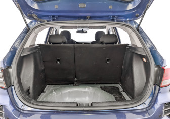 Подержанный автомобиль Kia Rio Hatchback 2021 года (10 фото)