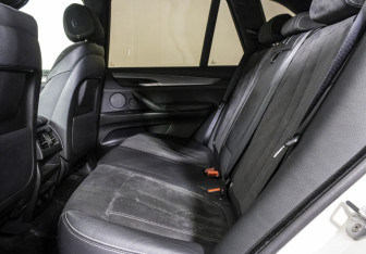 Подержанный автомобиль BMW X5 2016 года (10 фото)