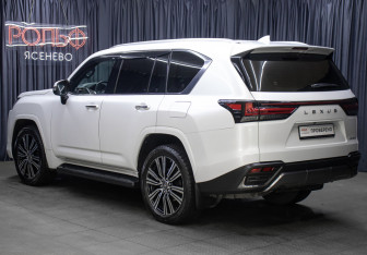Подержанный автомобиль Lexus LX 2022 года (7 фото)