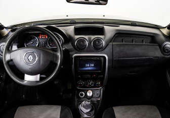 Подержанный автомобиль Renault Duster 2013 года (12 фото)
