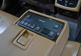 Подержанный автомобиль Lexus ES 2018 года (22 фото)