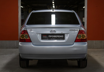 Подержанный автомобиль Toyota Corolla Sedan 2006 года (6 фото)