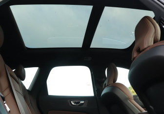 Подержанный автомобиль Volvo XC60 2020 года (25 фото)