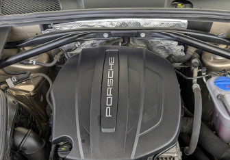 Подержанный автомобиль Porsche Macan 2016 года (9 фото)