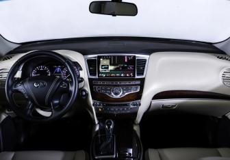 Подержанный автомобиль Infiniti QX60 2017 года (18 фото)