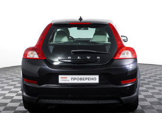 Подержанный автомобиль Volvo C30 2012 года (6 фото)