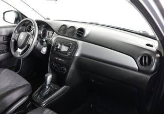 Подержанный автомобиль Suzuki Vitara 2015 года (10 фото)
