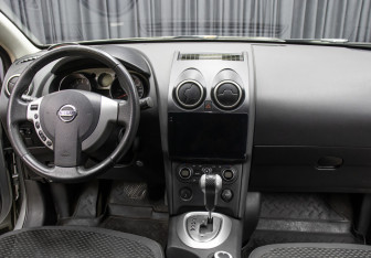 Подержанный автомобиль Nissan Qashqai 2008 года (13 фото)