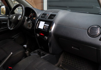 Подержанный автомобиль Suzuki SX4 Sedan 2010 года (9 фото)