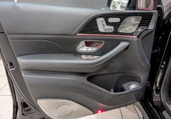 Подержанный автомобиль Mercedes-Benz Maybach GLS 2021 года (19 фото)