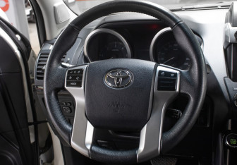 Подержанный автомобиль Toyota Land Cruiser Prado 2017 года (17 фото)