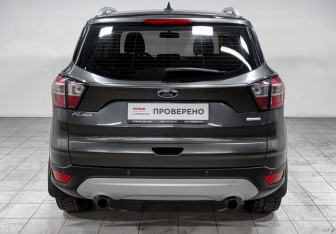 Подержанный автомобиль Ford Kuga 2017 года (6 фото)