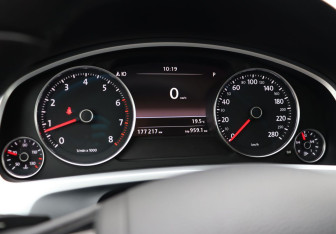 Подержанный автомобиль Volkswagen Touareg 2013 года (17 фото)