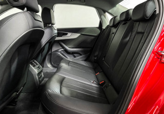 Подержанный автомобиль Audi A4 Sedan 2020 года (10 фото)