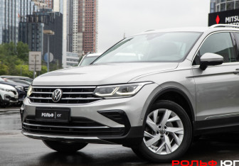 Подержанный автомобиль Volkswagen Tiguan 2021 года (16 фото)