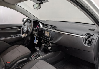 Подержанный автомобиль Kia Rio Sedan 2021 года (13 фото)