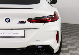 Подержанный автомобиль BMW M8 Coupe 2019 года (23 фото)