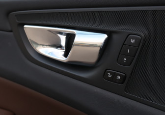 Подержанный автомобиль Volvo XC60 2020 года (23 фото)