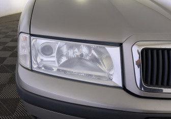 Подержанный автомобиль Skoda Octavia Liftback 2010 года (17 фото)