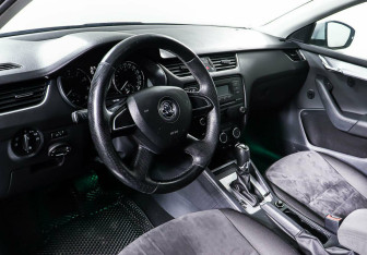 Подержанный автомобиль Skoda Octavia Wagon 2014 года (11 фото)