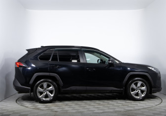 Подержанный автомобиль Toyota RAV4 2020 года (4 фото)