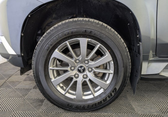 Подержанный автомобиль Mitsubishi Pajero Sport 2018 года (18 фото)