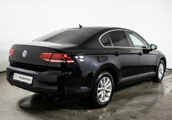 Подержанный автомобиль Volkswagen Passat Sedan 2017 года (5 фото)