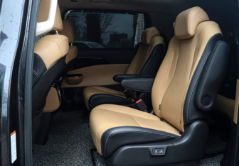 Подержанный автомобиль Kia Carnival 2020 года (10 фото)