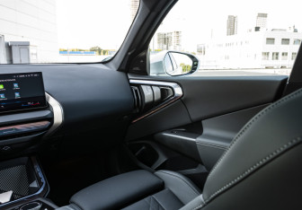 Подержанный автомобиль BMW X3 2025 года (19 фото)