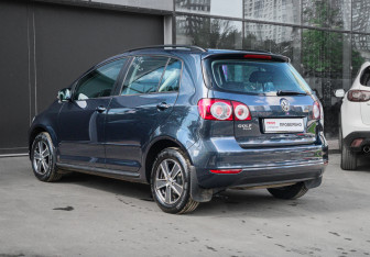 Подержанный автомобиль Volkswagen Golf Plus 2011 года (6 фото)