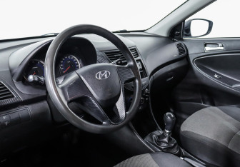 Подержанный автомобиль Hyundai Solaris Sedan 2013 года (7 фото)