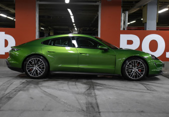 Подержанный автомобиль Porsche Taycan 2022 года (4 фото)