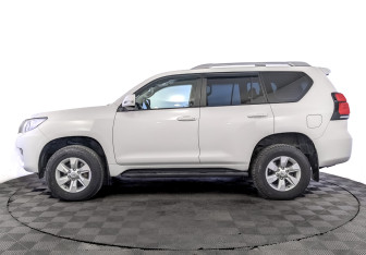 Подержанный автомобиль Toyota Land Cruiser Prado 2021 года (8 фото)