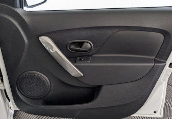 Подержанный автомобиль Renault Logan Sedan 2022 года (25 фото)