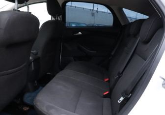Подержанный автомобиль Ford Focus Hatchback 2011 года (10 фото)