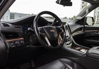 Подержанный автомобиль Cadillac Escalade Suv 2017 года (9 фото)