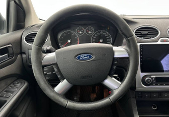Подержанный автомобиль Ford Focus Sedan 2007 года (12 фото)