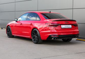 Подержанный автомобиль Audi A4 Sedan 2020 года (7 фото)