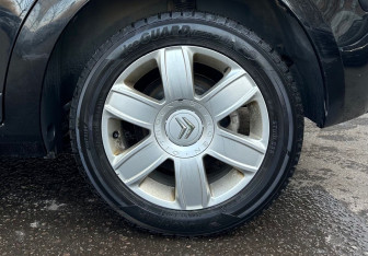 Подержанный автомобиль Citroen C4 Hatchback 2008 года (15 фото)