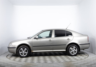Подержанный автомобиль Skoda Octavia Liftback 2008 года (8 фото)
