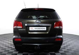 Подержанный автомобиль Kia Sorento 2010 года (6 фото)