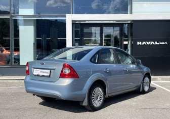 Подержанный автомобиль Ford Focus Sedan 2010 года (5 фото)