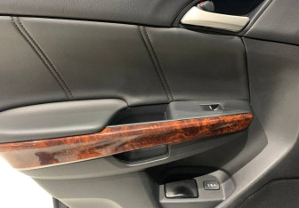 Подержанный автомобиль Honda Crosstour 2012 года (17 фото)