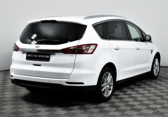 Подержанный автомобиль Ford S-MAX 2018 года (5 фото)