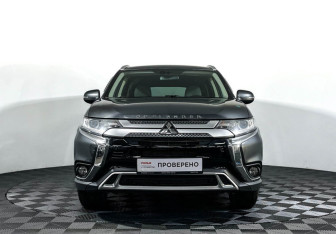 Подержанный автомобиль Mitsubishi Outlander 2018 года (2 фото)
