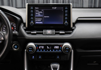 Подержанный автомобиль Toyota RAV4 2020 года (15 фото)