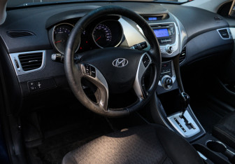 Подержанный автомобиль Hyundai Elantra Sedan 2011 года (12 фото)